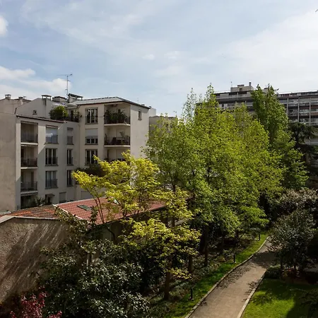 Apartment Veeve - A Pop Of Colour *