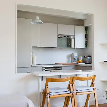 Apartment Veeve - A Pop Of Colour