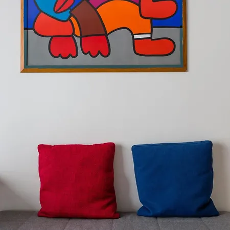 Veeve - A Pop Of Colour Paris