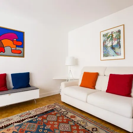 Apartment Veeve - A Pop Of Colour